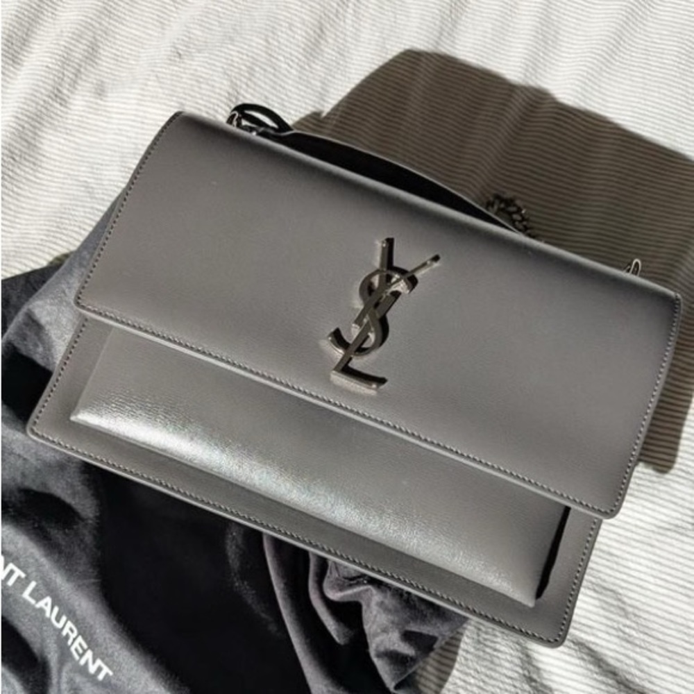 YSL LARGE LEATHER-LINED SUNSET BAG
GRAY